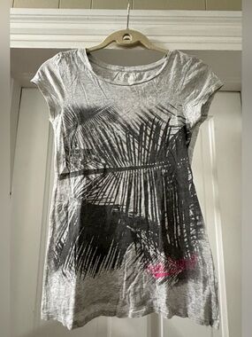 Express Women’s Gray Cap Sleeve Graphic Tee Shirt Size XS